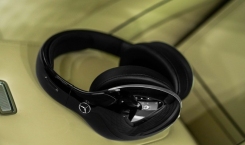 Mercedes S580 LWB Headphones