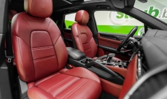 Porsche Cayenne 2019 Front Seat